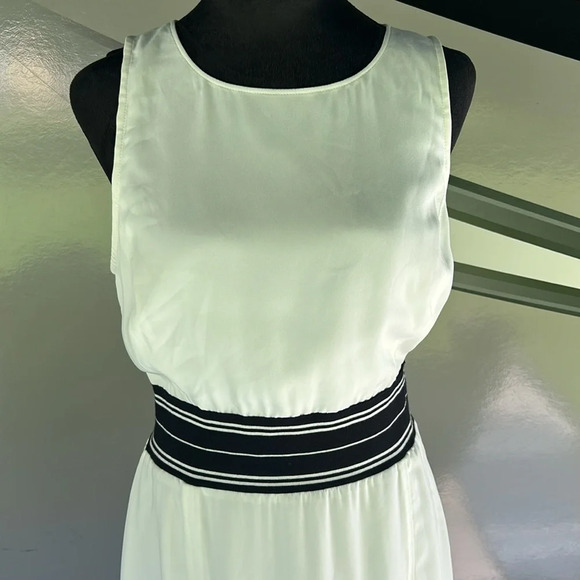 TROUVE Women’s Double Front Split SS Openback Banded Waist Dress Size Medium NWT - Picture 2 of 12